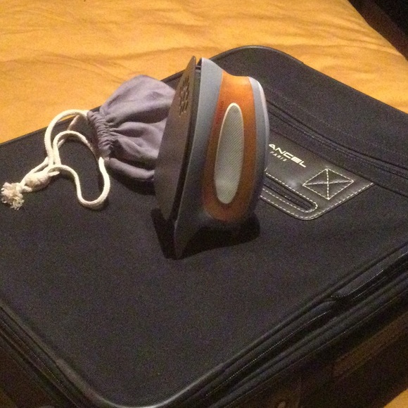 Travel Iron - Picture 2 of 8